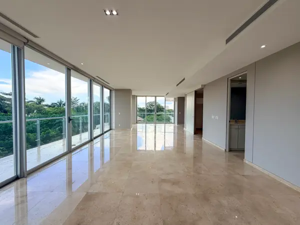Departamento de 3 Recámaras y 310m2 de Construcción en Venta en Country Towers