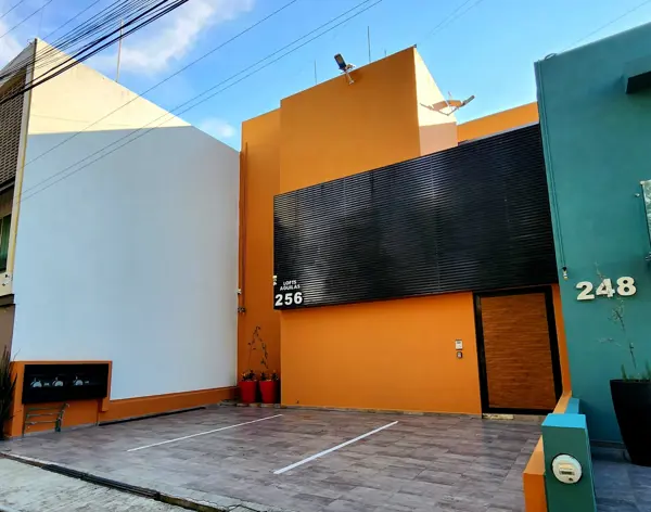 Buscas depa amueblado?!! ¡Este tiene Roofgarden, en fracc. privado Lomas del Sur!