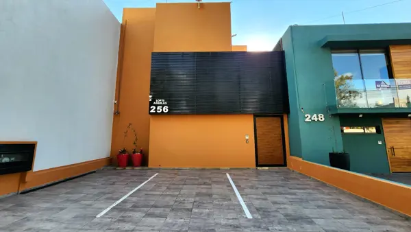 DEPA AMUEBLADO EN PLANTA BAJA por $12,500!... Listo para vivir cómodo en Lomas del Sur!!?