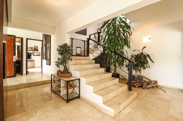 CASA EN VISTA HERMOSA, FRACC LEÑEROS CON ALBERCA PROPIA Y JARDÍN 576 M2A 5 MIN DE CITY MARKET (ZONA DORADA DE CUERNAVACA)