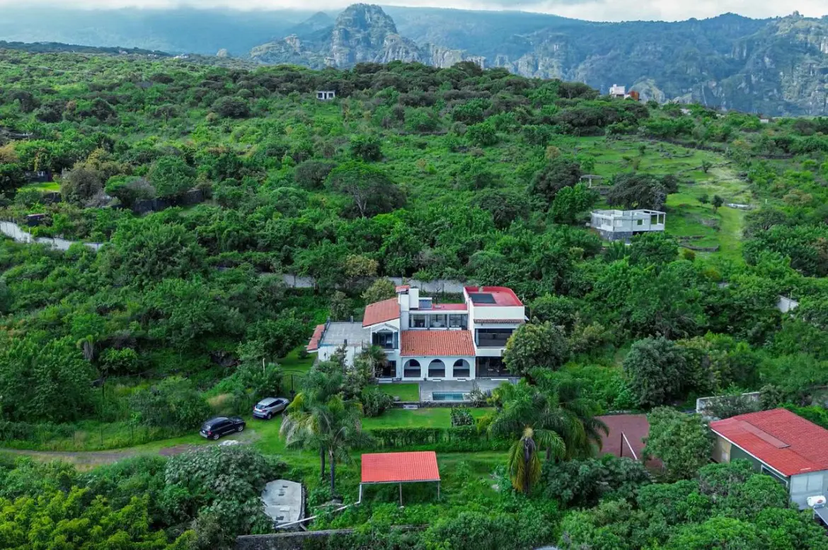 Casa en venta en Santo Domingo Ocotitlán, Tepoztlán — foto 1 de 28