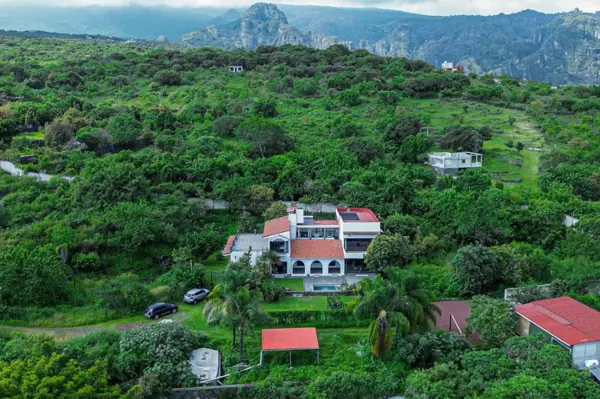 Casa Sola en Santo Domingo Ocotitlán, Tepoztlán, Morelos