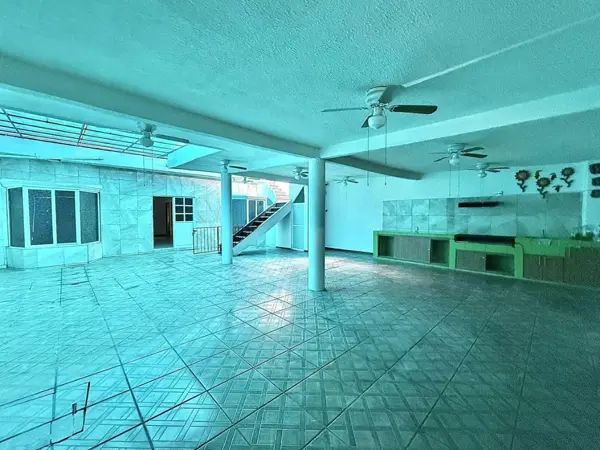 CASA EN UN NIVEL CON AMPLIOS ESPACIOS , A 2 MIN DEL CENTRO DE CONVENCIONES (SUR DE CUERNAVACA)