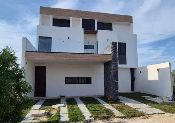 Casa de Tres Niveles en Venta en Soluna — foto 1 de 41
