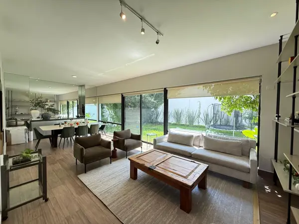 Casa en venta en zona Valle Poniente en Santa Catarina