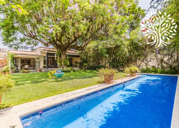 Casa en Tlaltenango | En un Nivel Residencia Remodelada con Uso de Suelo Mixto y Gran Potencial