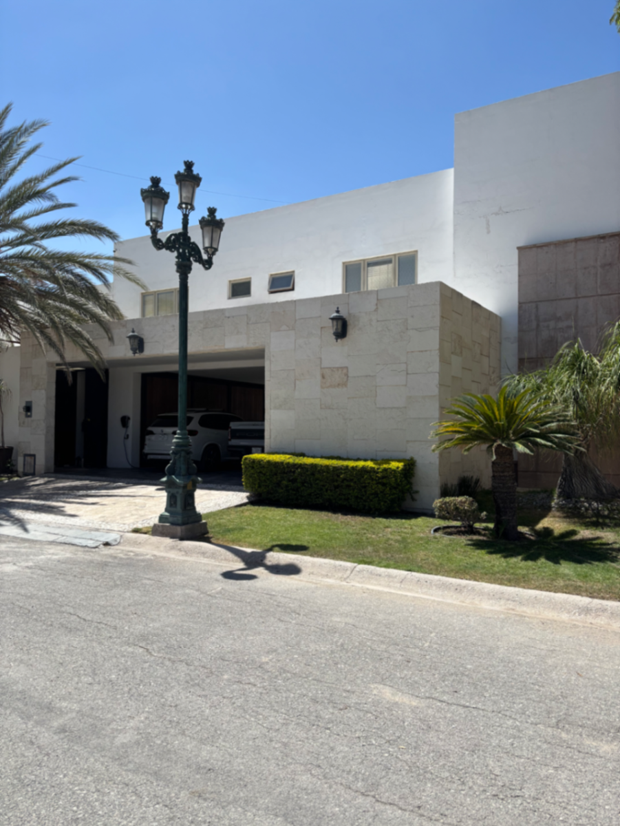 Casa en venta en Montebello, Torreón — foto 1 de 15