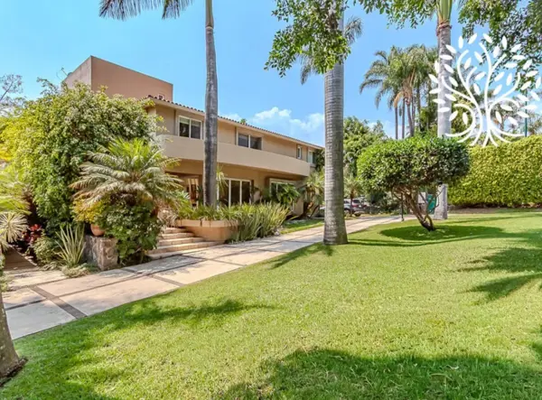 Casa  en Lomas de Cortés | Residencia Moderna con Terrazas, Jardines y Amenidades Exclusivas