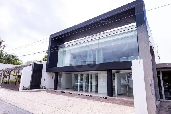 Renta de Local Comercial de 125 m2 en PLANTA BAJA en Colonia México