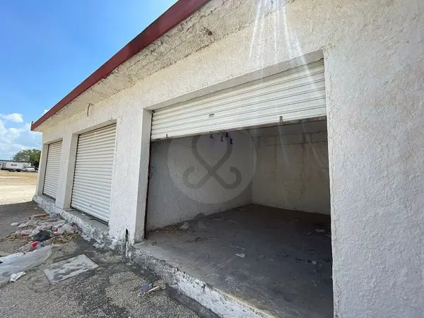 Renta de Bodegas en Entrega Inmediata entre periférico al Poniente de 20 m2