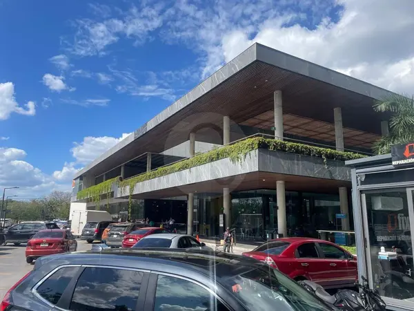 Renta de Local en Plaza Monterreal — foto 1 de 10