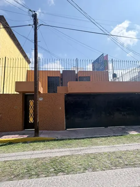 Casa en Renta en ÁLAMOS 3a Sección, Querétaro: Espaciosa y Conveniente