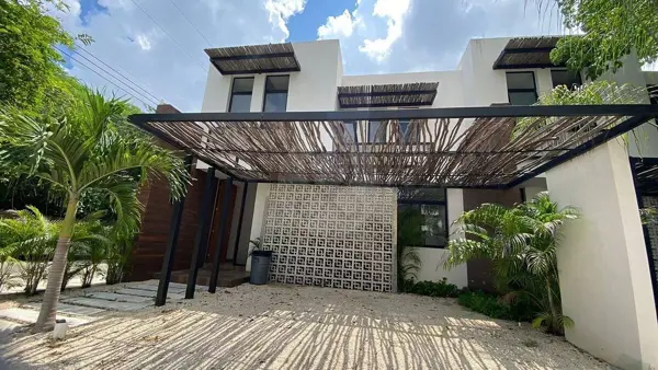 Renta de casa de 3 Habitaciones con estudio y piscina — foto 1 de 27
