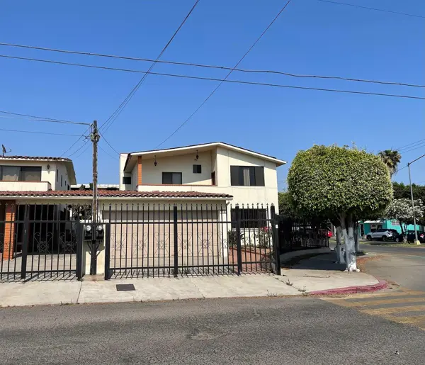 PROPIEDAD COMERCIAL EN RENTA – FRACC. BAHÍA, ENSENADA