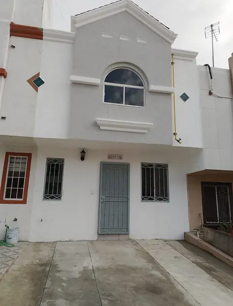 En venta: casa en Jardines De Agua Caliente.  Privada Ruiseñor