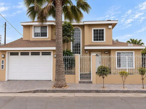 RESIDENCIA EN VENTA EN ROSARITO | 394 M² CONSTRUIDOS + 450 M² DE TERRENO