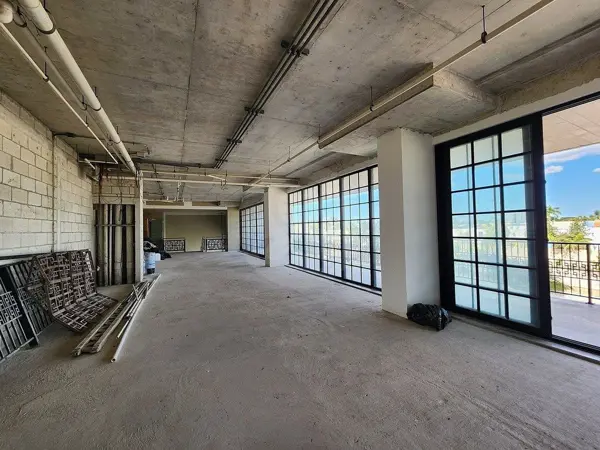 Renta de Local Comercial en Torre Departamental Planta alta en Altabrisa — foto 1 de 22