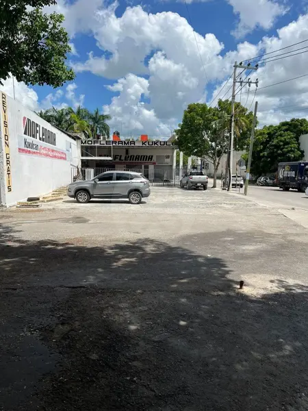 Terreno Comercial de 364 m2 en renta sobre avenida al oriente de Mérida, Yuc.
