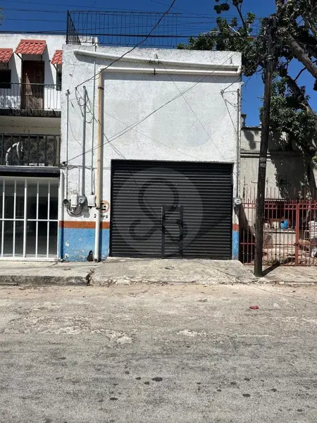 Bodega Comercial en renta con oficina en García Ginerés — foto 1 de 12