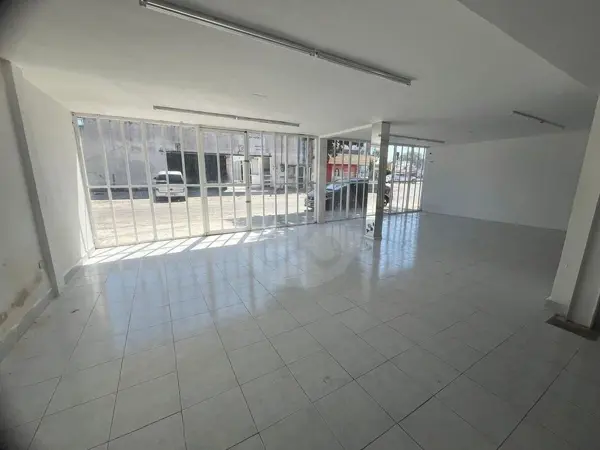 Renta de Local Comercial de 133.85 m2 en García Gineres