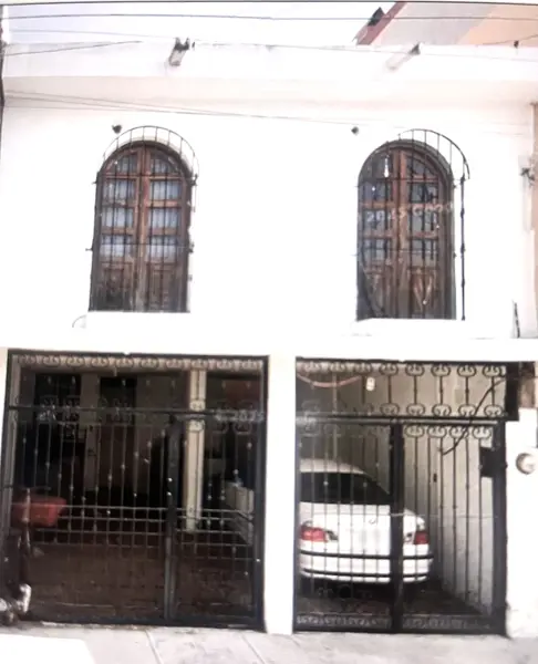 CASA MUY BIEN CONSERVADA, AMPLIOS ESPACIOS Y CERCA DE AVENIDA PRINCIPAL CON PASO DE RUTAS DE CAMION