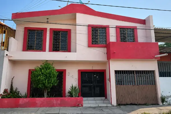 Casa en Remate Hipotecario en Colima Centro con 3 Recámaras y Precio Atractivo