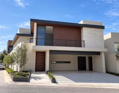 Casa en venta en Club de Golf la Loma, San Luis Potosí — foto 1 de 30