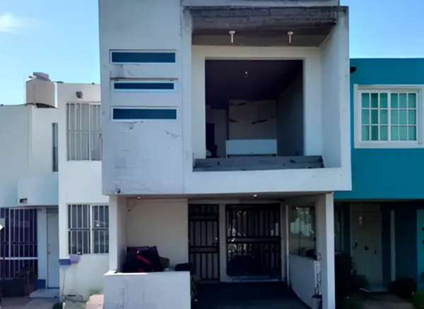 Casa en Remate en Qunta Las Fuentes, Zapopan - 3 Recámaras, 2.5 Baños