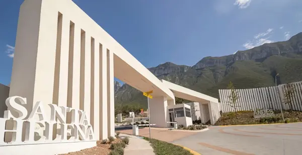 HERMOSO TERRENO EN CUMBRES ÉLITE