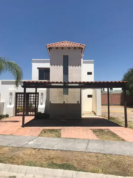 CASA EN RENTA  Al PONIENTE de la Ciudad  en Residencial Coto San Nicolás