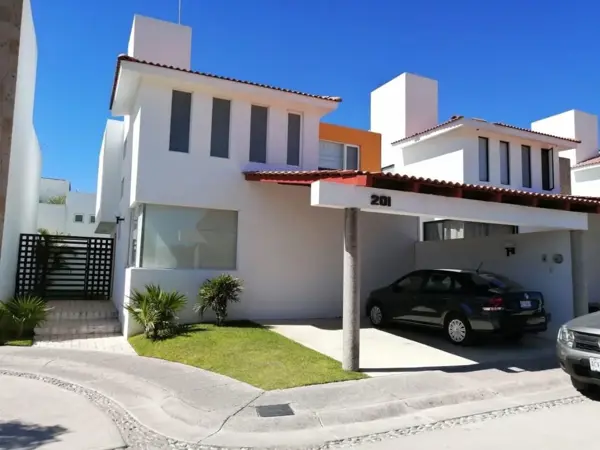 Renta de Casa Amueblada en RESIDENCIAL TRES ARROYOS, al Norte de la Ciudad.