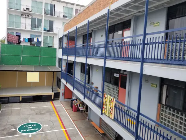 EDIFICIO EN LINDAVISTA POR AV. POLITECNICO NAC. MONTE VIDEO, METRO LINDAVISTA. ACTUALMENTE ESCUELA