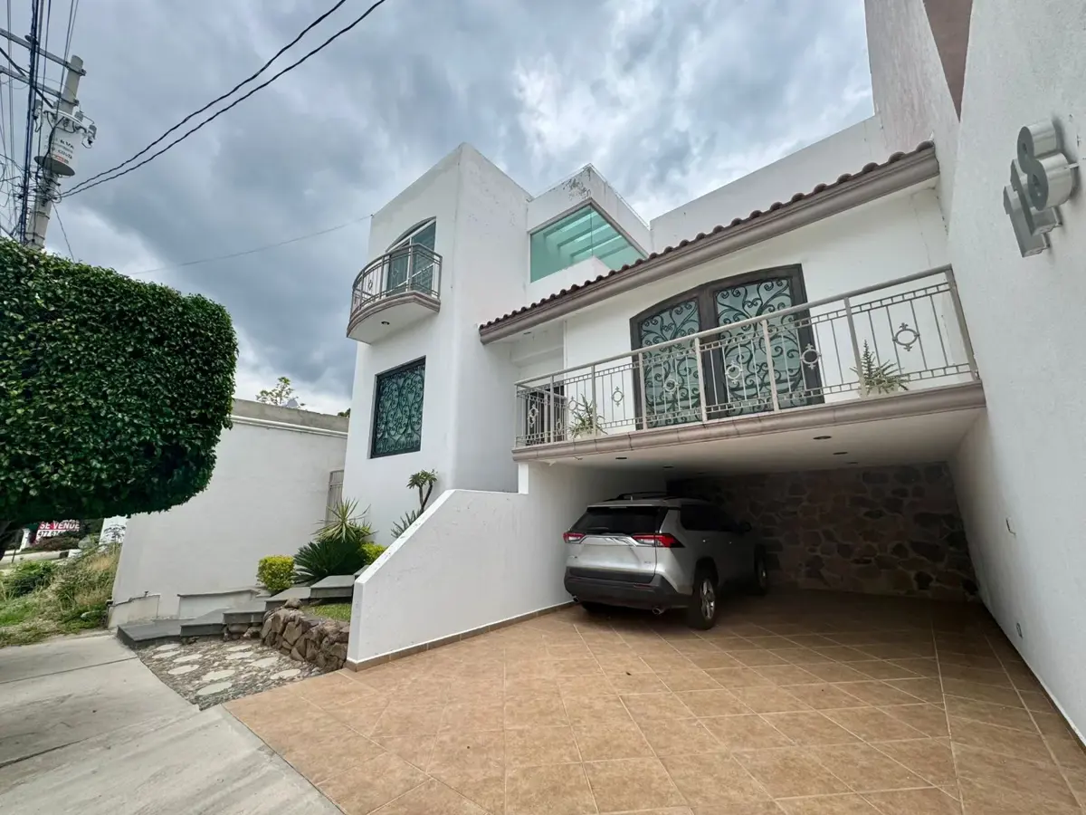 Casa en venta en Gran Jardin, León — foto 1 de 13