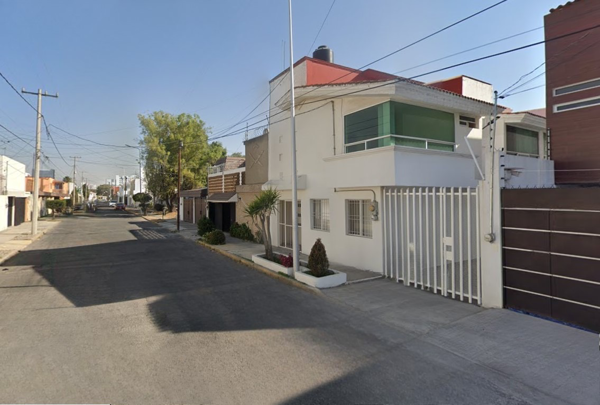 Casa en venta en Jardines de San Manuel, Puebla — foto 3 de 9