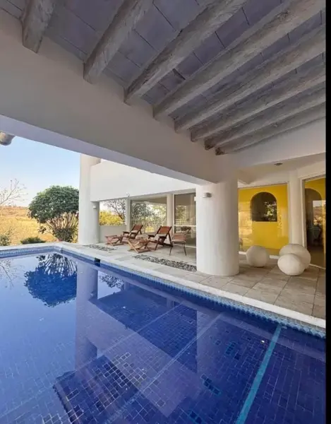 UN PEQUEÑO LUJO, LINDA, ESTILO MODERNO, TRES RECÁMARAS, ESTUDIO, AMUEBLADA.