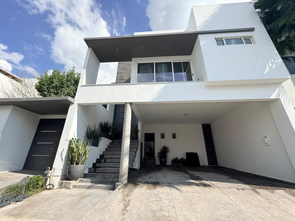 Casa en Renta en Colinas del Valle, Monterrey — foto 1 de 13