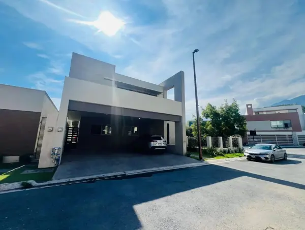 Casa en El Uro, Monterrey, Nuevo León — foto 1 de 36