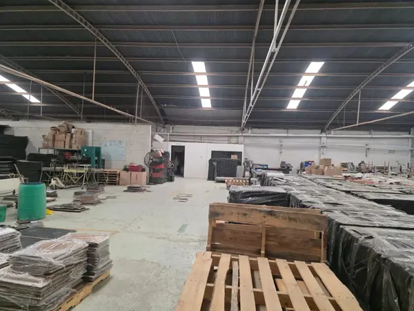 Bodega Brisas del Campo Leon Renta — foto 1 de 13