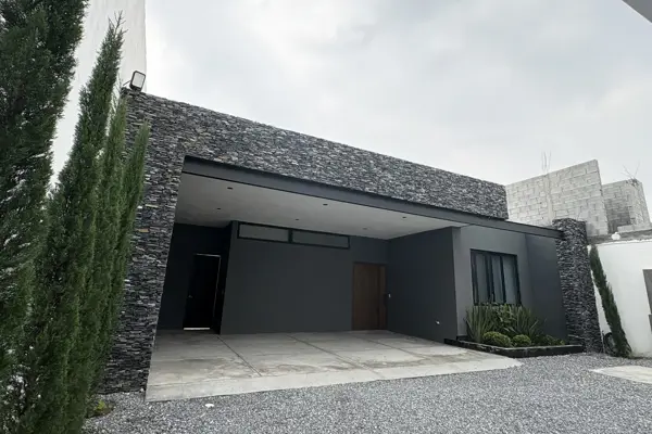 Se Renta Casa el Campanario | de Un Piso, Saltillo — foto 1 de 23