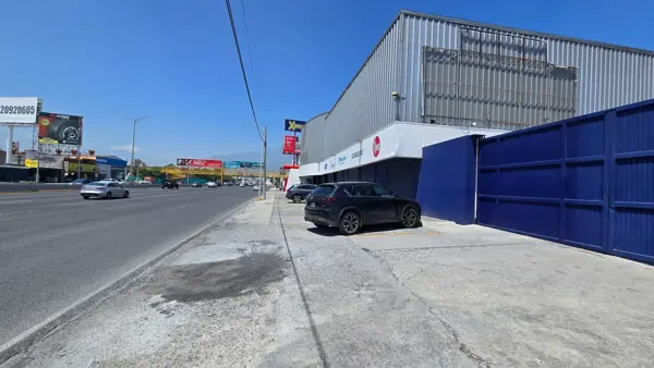 Local Comercial en Renta sobre Av. Fidel Velázquez y Gonzalitos, Monterrey — foto 1 de 20