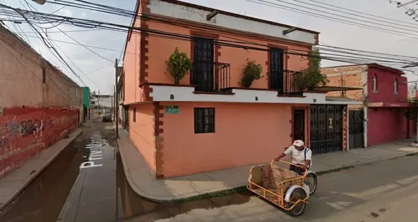 Excelente Casa en Venta 2 de Abril 326 F.carrillo Puerto Querétaro +recuperación Patrimonial+ — foto 1 de 11