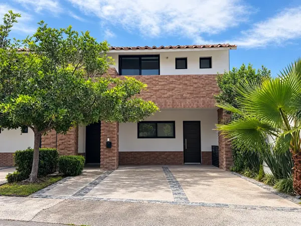 Casa en Renta en Cumbres del Lago Juriquilla | 3 Recámaras | Alberca — foto 1 de 18