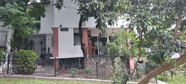 Casa en Conjunto con 3 Recamaras, 3 Baños, Un Estudio. Alberca y Jardin en Area Comun. Bien Ubicada — foto 1 de 13