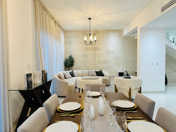 Casa en Venta en Viñedos con 4 Recámaras y Baño Completo en Cada una — foto 1 de 12