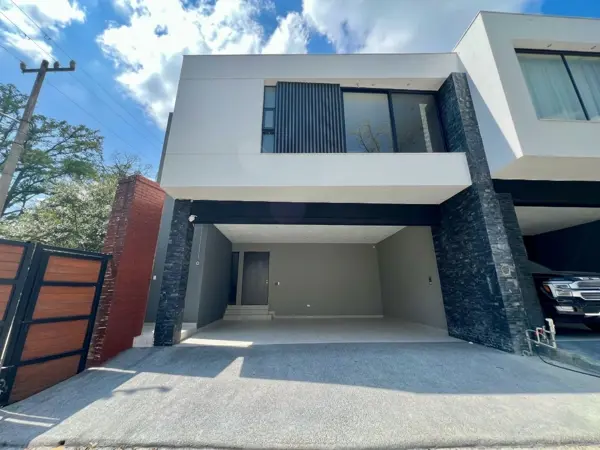 Casa en Venta Brisas del Vergel Zona Carretera Nacional Santiago — foto 1 de 26