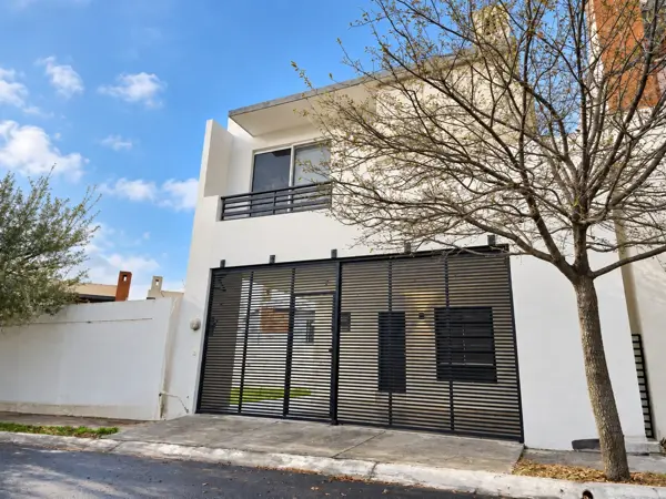 Casa en Venta , Cumbres San Patricio — foto 1 de 6