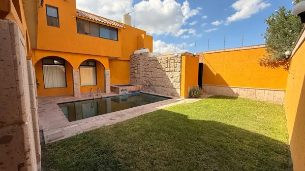 Casa en Venta con Alberca en Residencial Campestre la Rosita, Torreon, Coah — foto 1 de 37