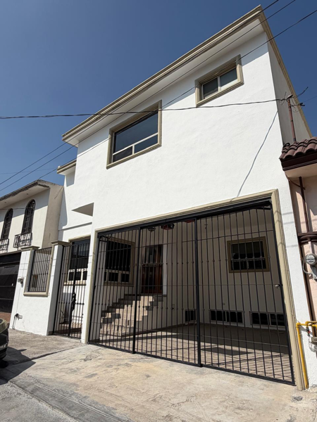 Casa en Burocratas del Estado, Monterrey, Nuevo León — foto 1 de 40