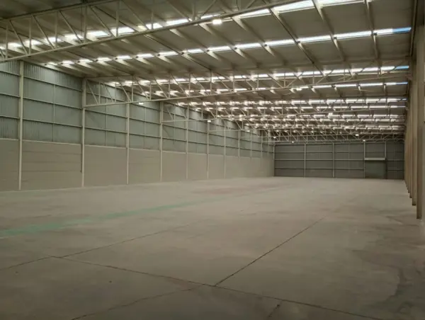 Nave con Oficinas — foto 1 de 14