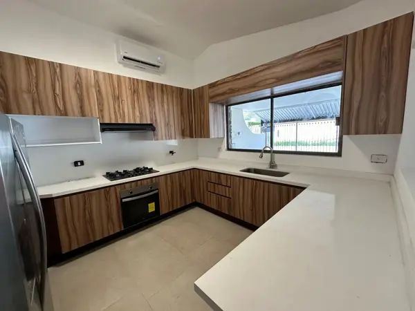 CASA EN RENTA/ VENTA en Jardines del campestre en San Pedro Garza Garcia NL, Zona Valle — foto 1 de 14